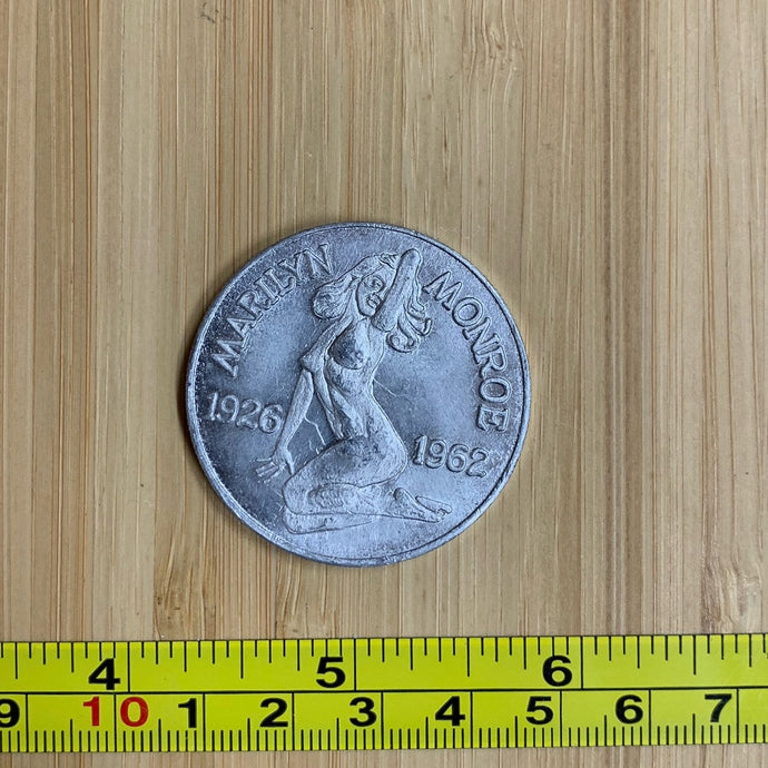 Marilyn Monroe / Joe Dimaggio Novelty Vintage Coin